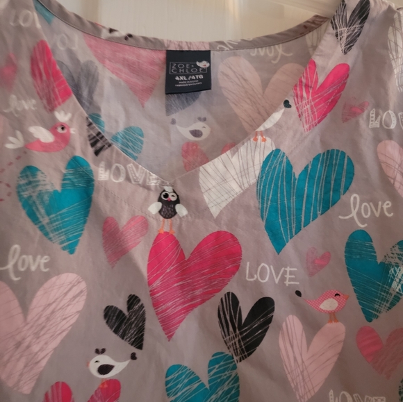 Zoe & Chloe 4XL scrubtop - Picture 2 of 4